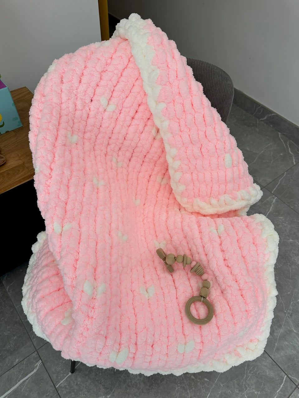 Couverture bébé Petits coeurs de laine