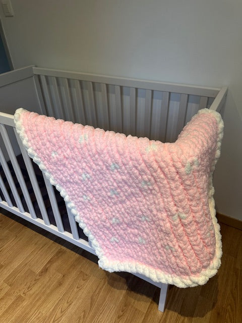 Couverture bébé Petits coeurs de laine
